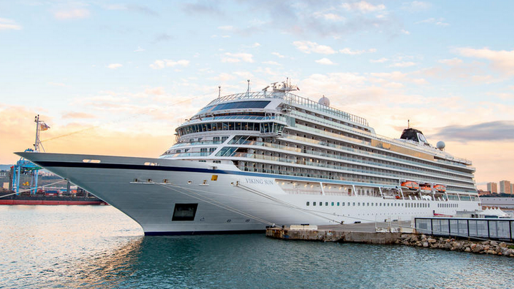 Osm měsíců v luxusu na moři. Zaoceánská loď začala rekordní plavbu, bez dětí i kasin