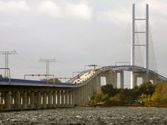 Pohled na nový most - úsek u přístavního města Stralsund.