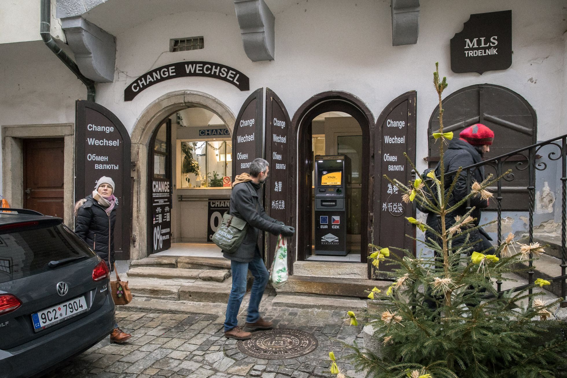 Český Krumlov, overturismus, turisté, zima, andělský průvod, advent, mikuláš