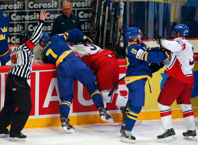 MS v hokeji 2013, Česko - Švédsko: bitka