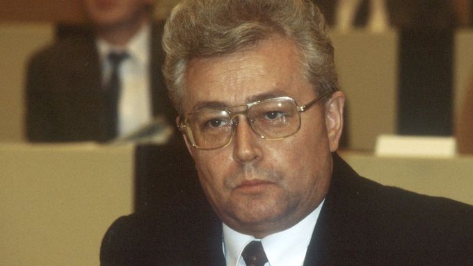 Někdejší předseda Československé strany lidové Josef Bartončík při projevu na sjezdu ČSL 3. dubna 1990