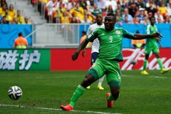 VIDEO Nigérii naštval neuznaný gól: Kde sudí viděl ofsajd?