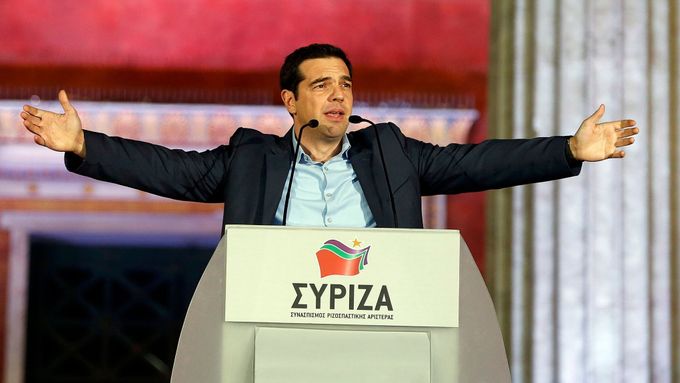 Takto slavil Alexis Tsipras lednové vítězství. "Našlápnuto" má jeho strana i nyní.