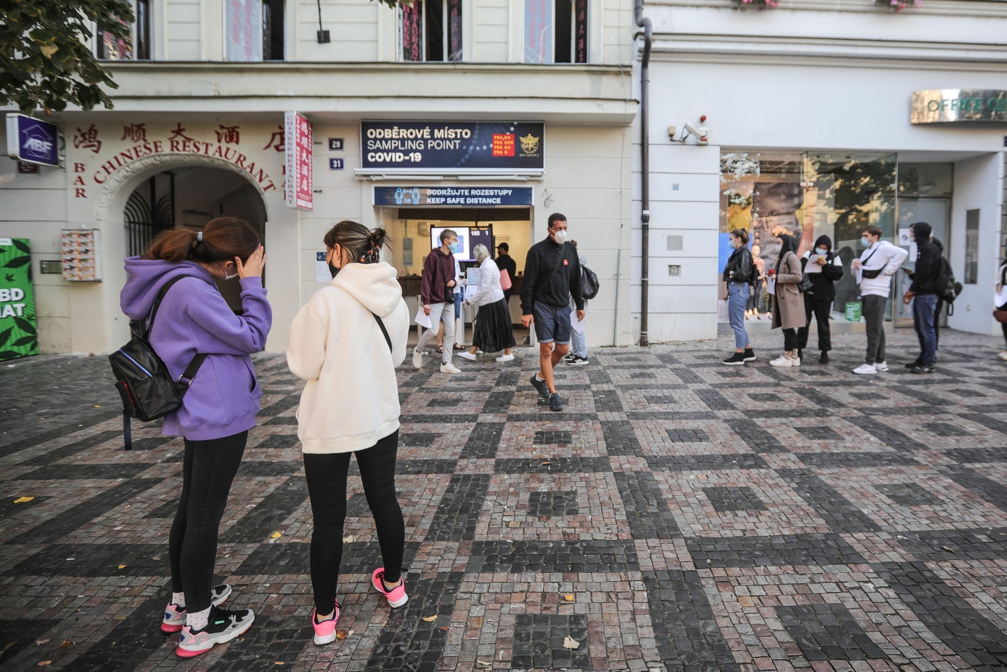 Fronty na odběrová místa, koronavirus, Praha