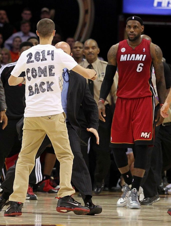 Fanoušci v Clevelandu se dočkali, LeBron James se vrací domů a chce pro město získat titul.