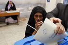 Iráčané volí nový parlament. Úřady hlásí už 24 mrtvých
