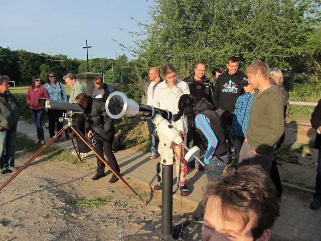U hvězdářských teleskopů bylo ve Slaném poměrně rušno. Lidé si chtěli prohlédnout jedinečný jev na vlastní oči hezky zblízka.