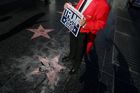 Hollywood chce odstranit Trumpovu hvězdu z chodníku slávy. Tu čest si nezaslouží, řekl starosta