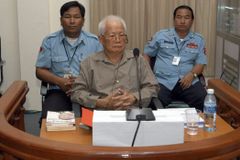 Špičky Rudých Khmerů se po 30 letech omluvily
