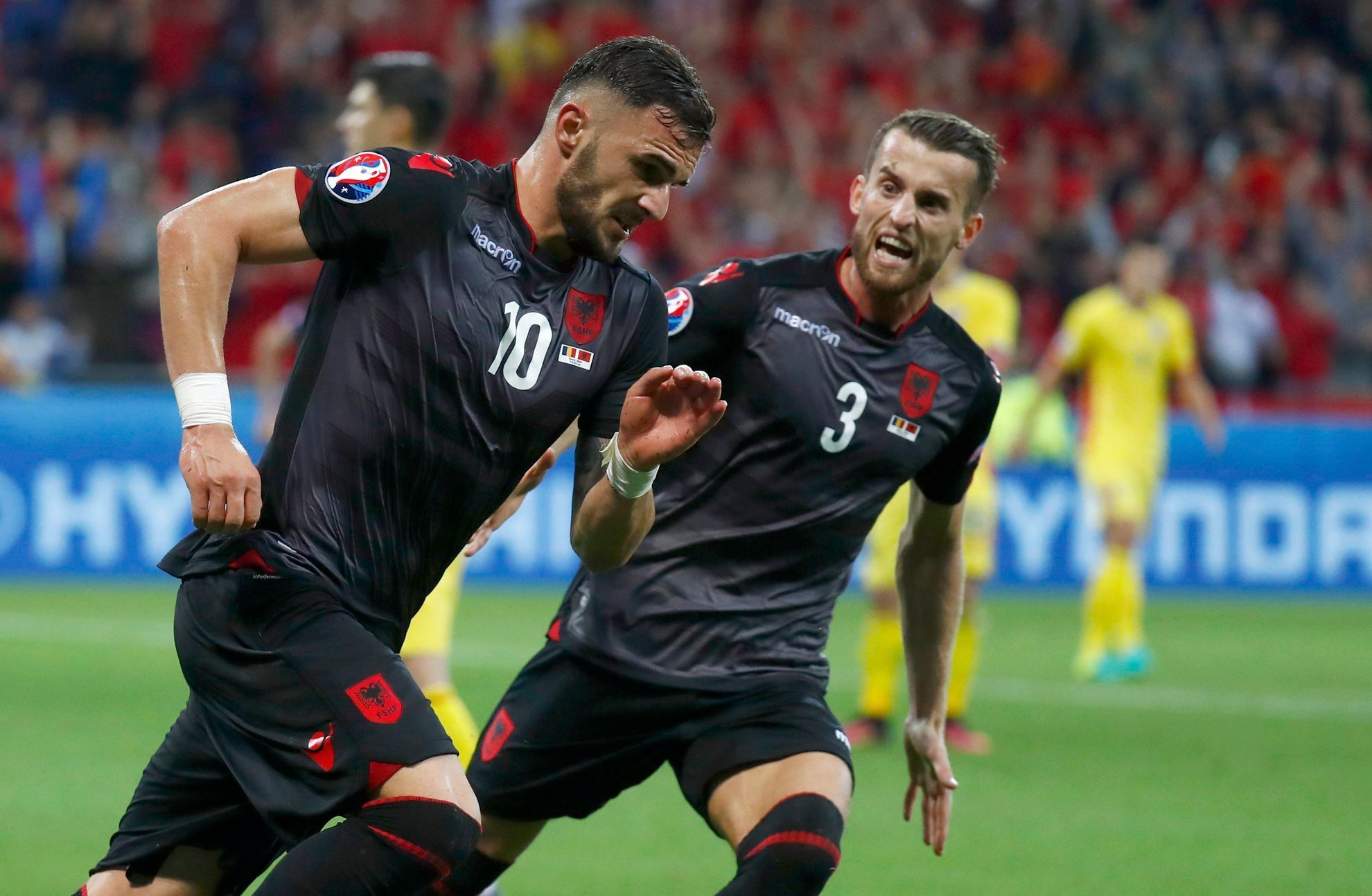 Euro 2016, Rumunsko-Albánie: Armando Sadiku slaví gól na 0:1