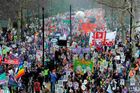 Odborový kongres ujišťoval, že protest bude poklidný, na jeho průběh dohlíží 1 000 pořadatelů a 4 500 policistů, které do ulic poslal Scotland Yard.