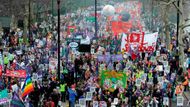 Odborový kongres ujišťoval, že protest bude poklidný, na jeho průběh dohlíží 1 000 pořadatelů a 4 500 policistů, které do ulic poslal Scotland Yard.