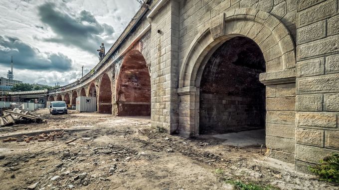 Snímek z rekonstrukce Negrelliho viaduktu