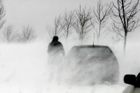Do Česka se vrátí zima. Na horách napadne až 20 centimetrů sněhu, počasí potrápí hlavně řidiče