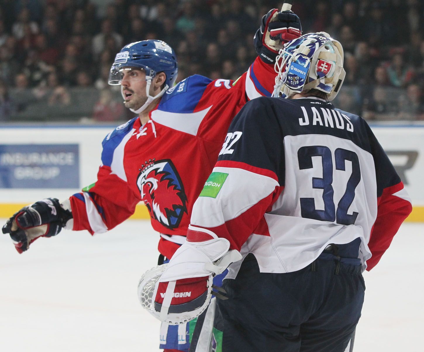 Hokejisté Lva Praha v utkání KHL 2012/13 proti Slovanu Bratislava.