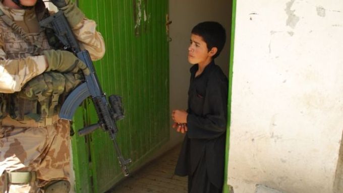 Ve válce v Afghánistánu umírají v prvé řadě civilisté.