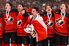 Pět kanadských hokejistů uvolnily kluby kvůli vyšetřování skandálu z MS juniorů