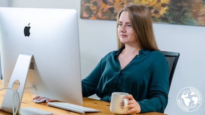 Může být vzdělávání udržitelné? Online studium šetří stromy i čas studentů