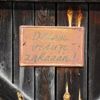 Cedule vzkazy příkazy zákazy - nápis na stodole Mokrosuky, Pošumaví