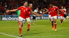 Euro 2016, Wales-Belgie: hráči Walesu slaví gól na 2:1