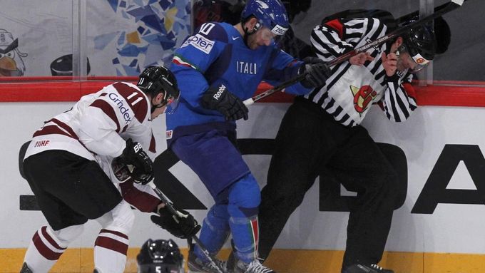 Lotyši se posunuli díky výhře nad Italy na třetí místo před Česko