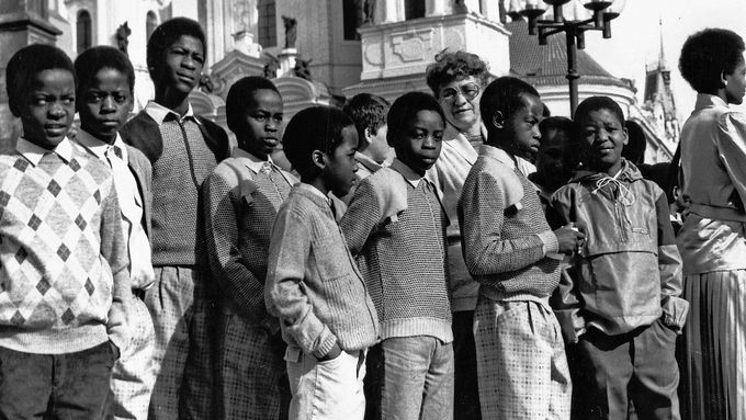 Namibijské děti na výletě v Praze, 1988.