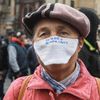 Demonstrace fanoušků, hooligans, proti vládním nařízením - koronavirus - Staroměstské náměstí