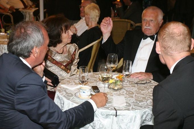 Zahajovací večírek MFFKV - Václav Klaus s manželkou