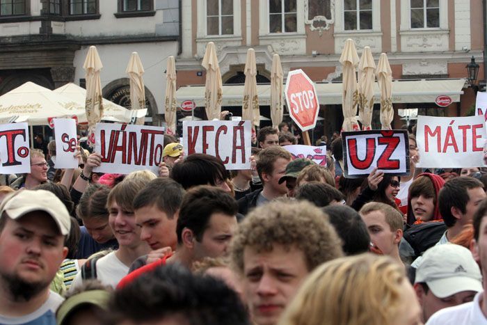 Studenti demostrovali proti státní maturitě