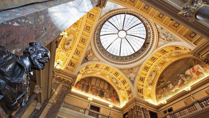Pantheon v Národním muzeu s kapacitou něco přes padesát velikánů.