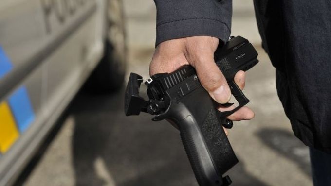 Toto je plynová pistole, ze které muž zaútočil na prezidenta Václava Klause