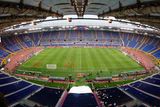Římský stadion už se pomalu připravuje na večerní finále.
