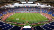 Římský stadion už se pomalu připravuje na večerní finále.