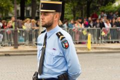 Francouzské vesničany trápil tajemný zloděj. Bývalý voják využíval svůj výcvik, skrýval se v lese