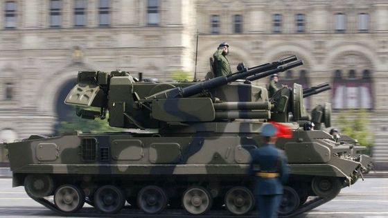 Na Rudé náměstí se vrací tanky. Po 17 letech