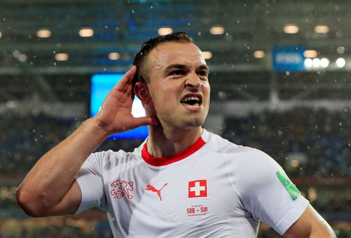 Xherdan Shaqiri  slaví gól v zápase Srbsko - Švýcarsko na MS 2018