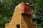 Letní škola je postavena na přístupu design-build, tedy "navrhni a postav".