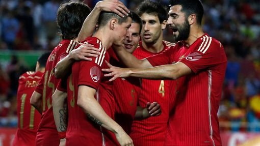 Španělé slaví branku v přípravě na MS ve fotbale 2014 (Torres)