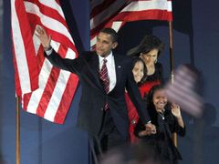 Barack Obama pozdravil své příznivce v Chicagu.
