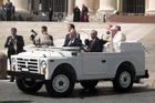 Od této značky dostali automobily i další papežové, například roku 1960 obdržel papež Jan XXIII. kabriolet 300d...