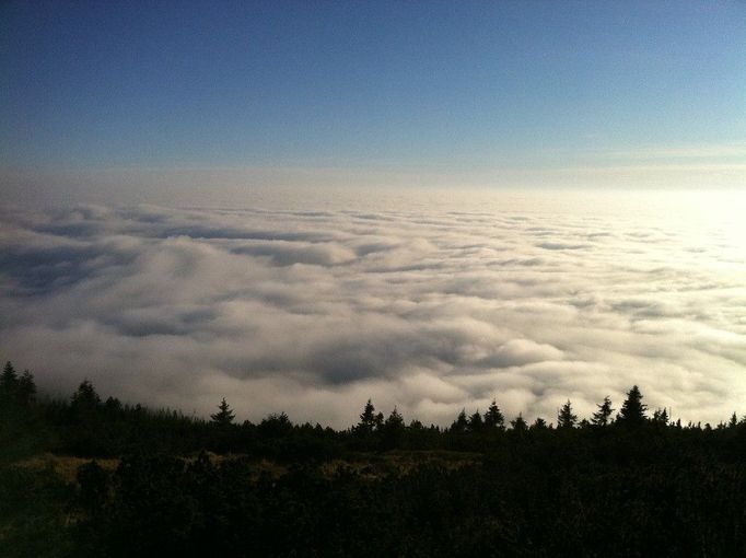 Podzimní inverze v Krkonoších. (Medvědín, sobota 29. 10. 2011)