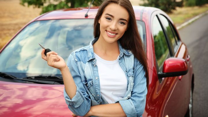 Do autoškoly na osobní auto budou moct lidé už v necelých 16 letech