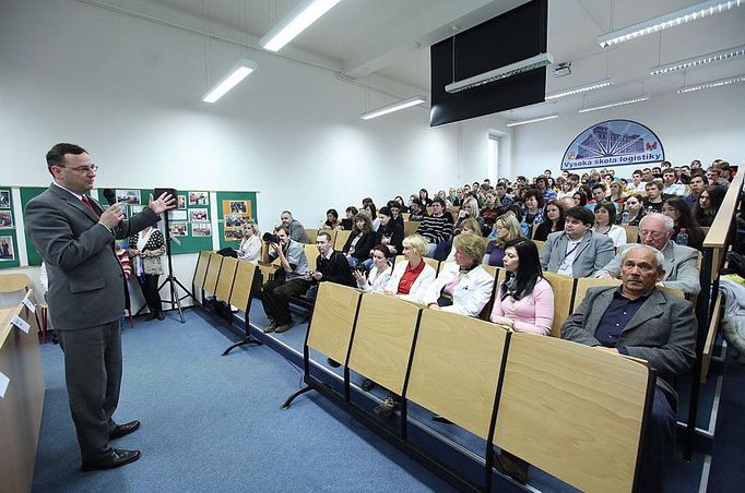 Diskuse se studenty na přerovské Vysoké škole logistiky.