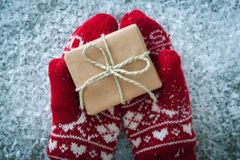 Průměrný Čech letos nakoupí šest vánočních dárků, zjistil průzkum