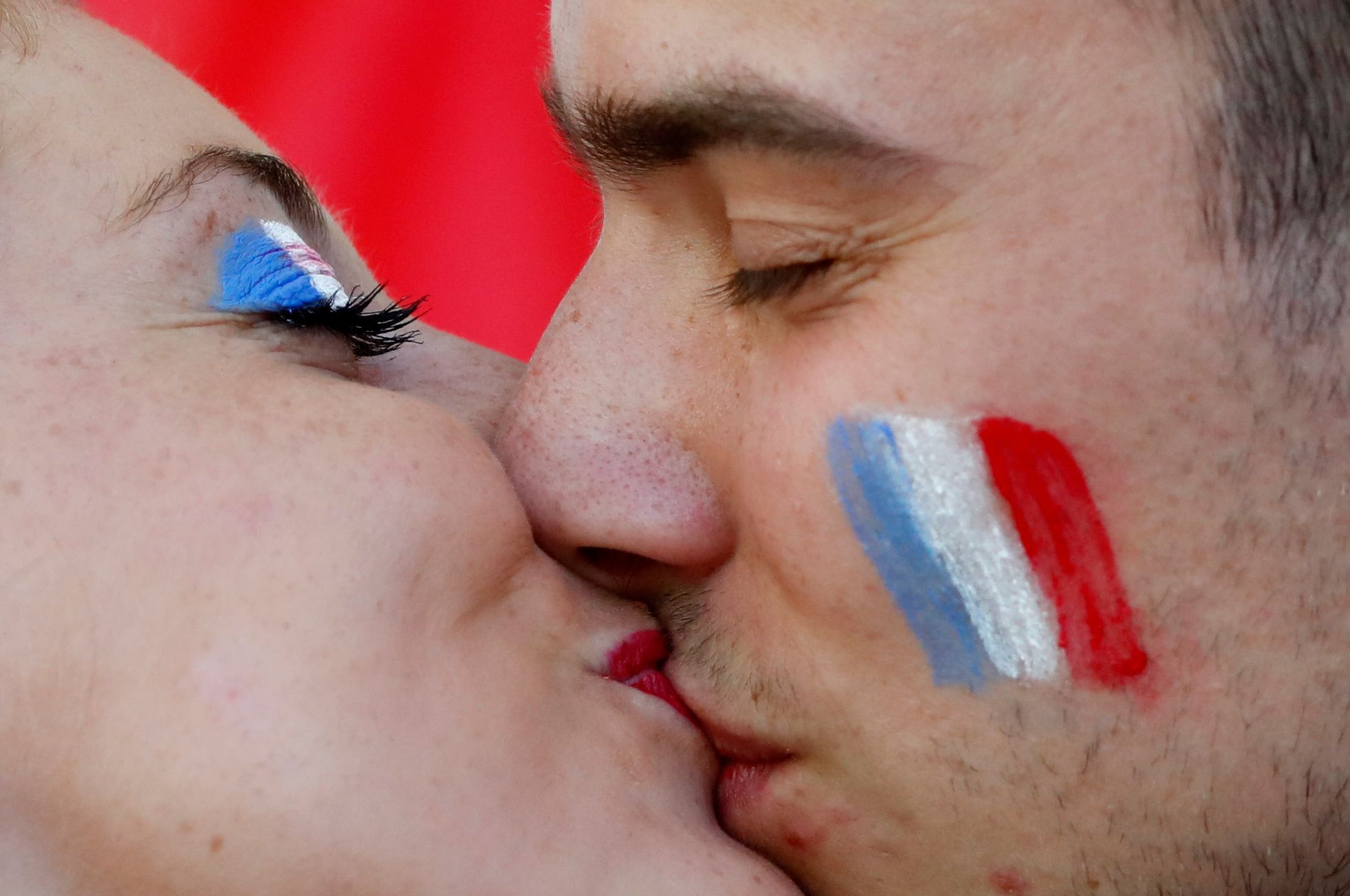 Euro 2016, Francie-Německo: polibek fanoušků Francie