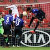 Abdallah Sima dává gól v zápase Evropské ligy Slavia - Nice