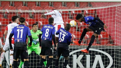 Abdallah Sima dává gól v zápase Evropské ligy Slavia - Nice