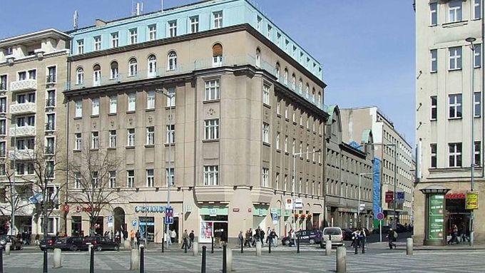Ohrožených staveb v Praze přibývá, developeři chtějí bourat