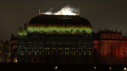 Národní divadlo vzplálo na počest 100. výročí. Sledujte úchvatný videomapping