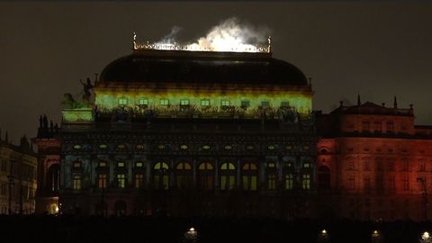 Národní divadlo vzplálo na počest 100. výročí. Sledujte úchvatný videomapping